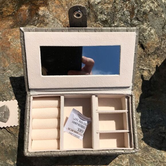 Jewelry Case  - Picture 7 of 11